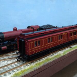 R30377 HORNBY RAILROAD MR CLASS 4P COMPOUND 4-4-0 & COACHES TRAIN PACK