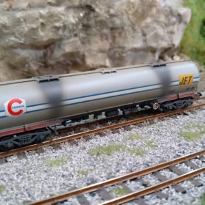 373-563A GRAHAM FARISH BR 102T TEA BOGIE TANK WAGON 'JET-CONOCO' GREY 104 WEATHERED
