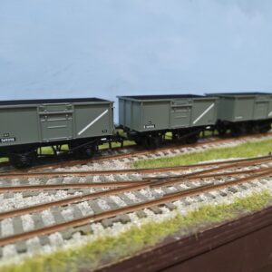 37-265 BACHMANN BR 16 TON STEEL MINERAL WAGONS SET OF 3 GREY WITH LOADS B569323 B569346 B569398