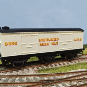 PRE OWNED R671 HORNBY LMS 6 WHEEL INSULATED MILK VAN 3855