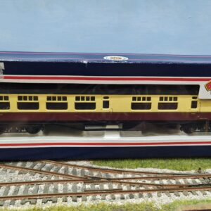 PRE OWNED 34-502 BACHMANN BR 63FT BULLEID CORRIDOR OPEN BRAKE 2ND COACH CRIMSON CREAM S3960