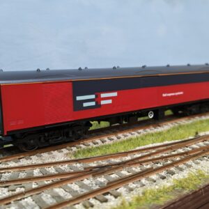 R40559 HORNBY RAILROAD RES MK1 SUPER GUV ROYAL MAIL 94157
