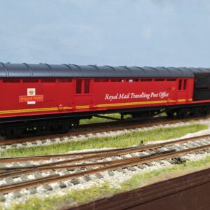 R40568 HORNBY RAILROAD ROYAL MAIL TRAVELLING POST OFFICE TPO OPERATING MAIL COACH 80331
