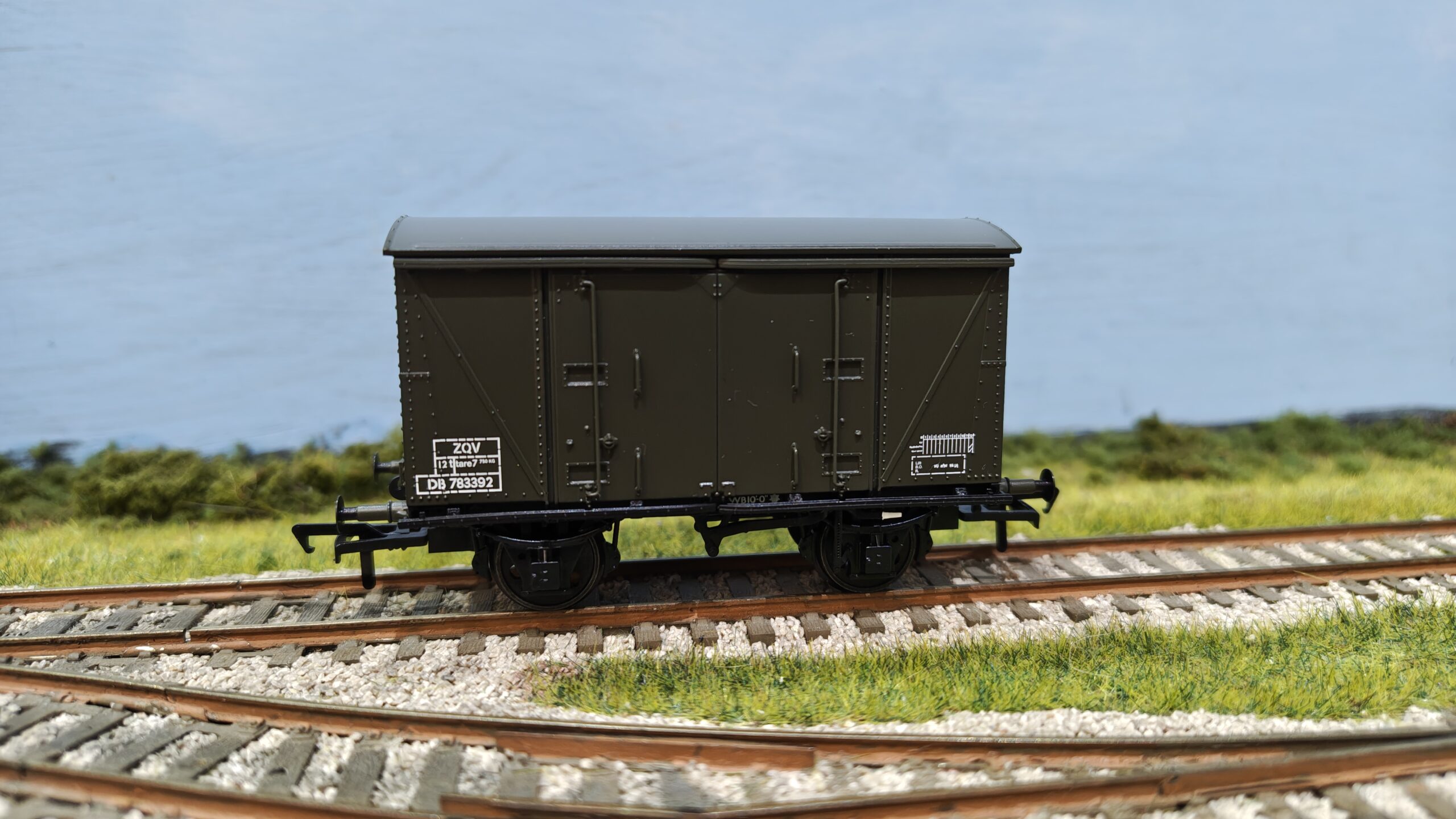 38-875 BACHMANN BR DEPARTMENTAL ZQV VANWIDE VENT VAN DEPARTMENTAL OLIVE GREEN DB783392 - Image 2