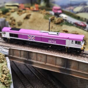 2D-066-006 DAPOL GBRf PINK CLASS 66 'PLATINUM JUBILEE' 66734