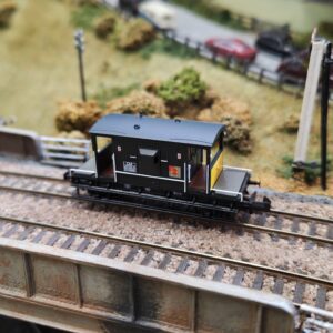 377-532A GRAHAM FARISH BR RAILFREIGHT DISTRIBUTION 20 TON CAR BRAKE VAN B954989