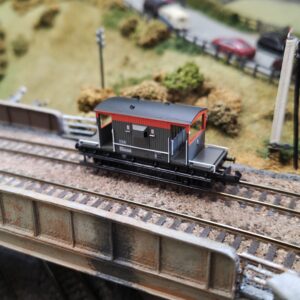 377-535B GRAHAM FARISH BR RAILFREIGHT 20 TON CAR BRAKE VAN RED GREY B955096