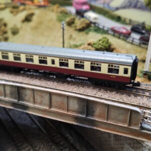 374-010H GRAHAM FARISH BR MK1 SO SECOND OPEN COACH CRIMSON CREAM W3876